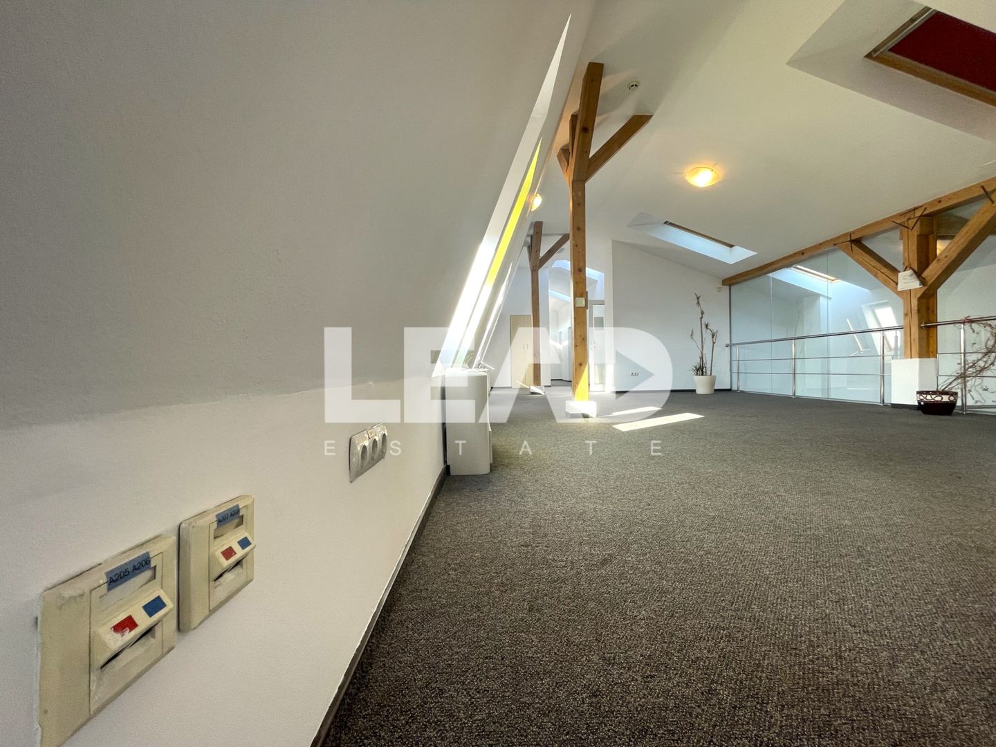 Birouri de inchiriat, open space, 187 mp utili, str Aurel Vlaicu! - Poză 8