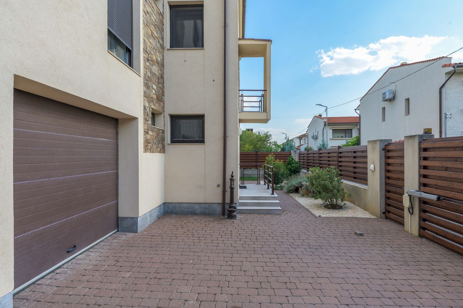 VANZARE Vilă PREMIUM cu 6 camere în zona Central, OTOPENI - Poză 37