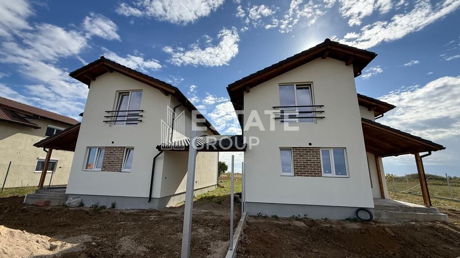 Duplex cu 4 camere despartit prin carport in Mosnita Noua! - Poză 1
