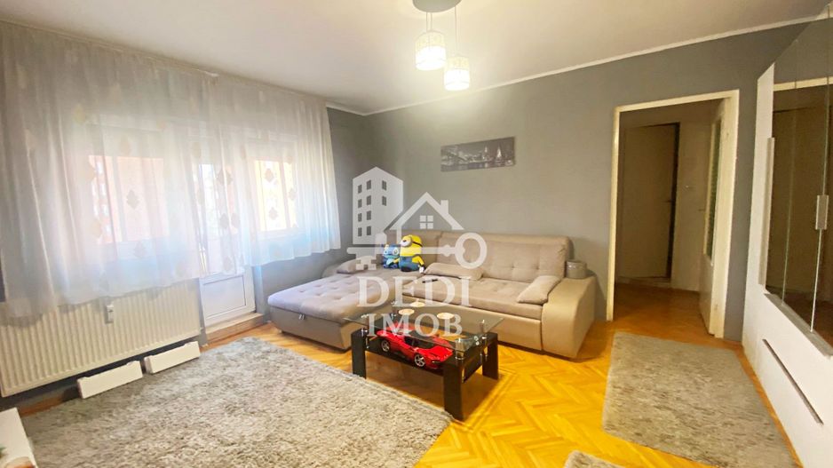 Apartament 3 camera de vânzare in zona Rogerius, Oradea - Poză 2