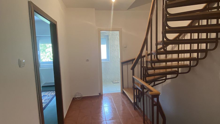 Casa de vânzare/închiriere zona Lunei - Poză 16