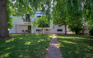 Vilă de arhitectură cu piscină, garaje și teren de 800 mp - Poză 18