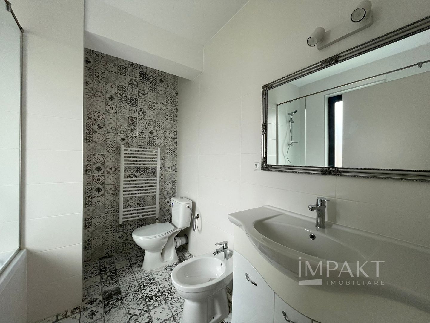 Casă / Vilă cu 4 camere de închiriat - Dezmir - Poză 13