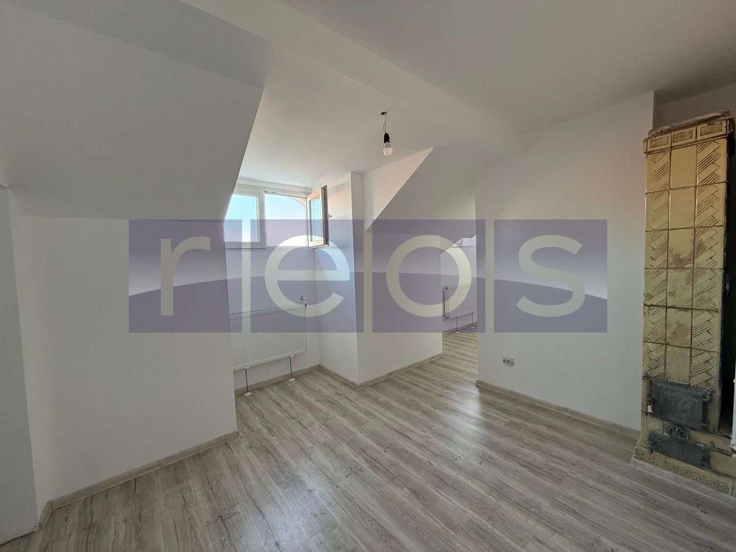 VANZARE 2 CAMERE | MANSARDA | 40 MP | NOU RENOVAT | LOC PARCARE | - Poză 3