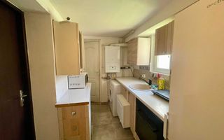 Apartament tip casă, două niveluri, zonă centrală, curte interioară. - Poză 2