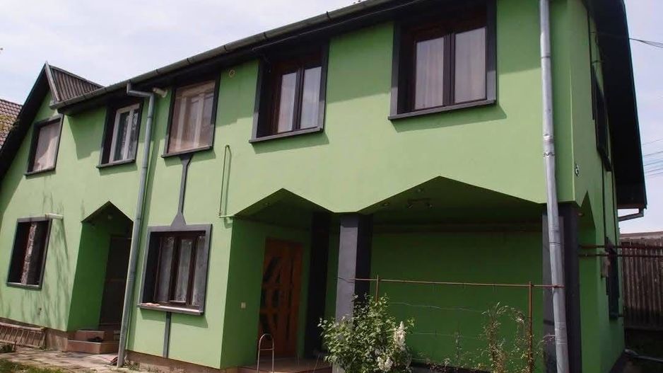 Casă cu etaj, Livezeni - Poză 2