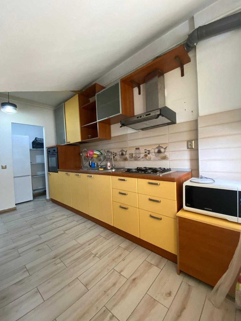 Apartament 3 camere semi-central - Poză 3
