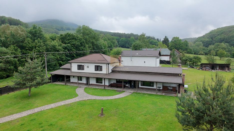Complex turistic și proprietate deosebită de vânzare în Valea Dobârlău - Poză 6