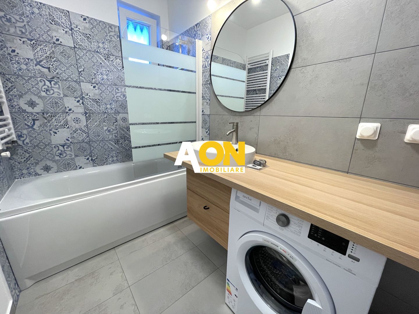 Apartament cu 3 camere, balcon si scara interioara - Poză 7