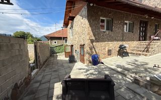 Apartament tip casă la curte, lângă pădure – Zărnești - Poză 2