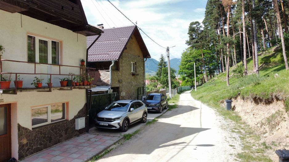 Apartament tip casă la curte, lângă pădure – Zărnești - Poză 8