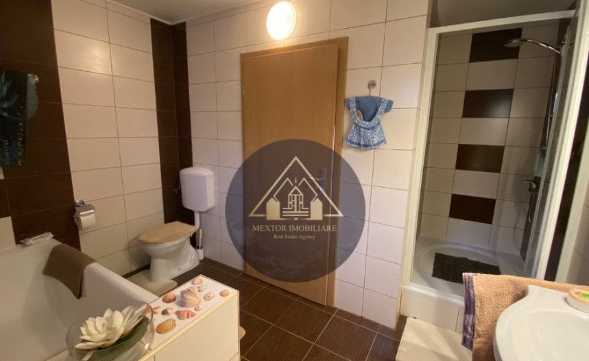 Casă mare și modernă - Poză 14