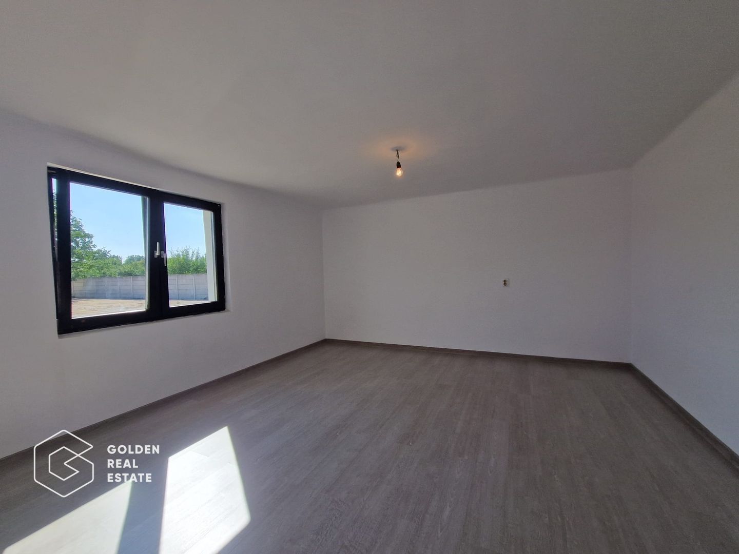 Teren 900 mp cu cladire de birouri pt depozit, parc auto,  centru logistic, etc - Poză 6