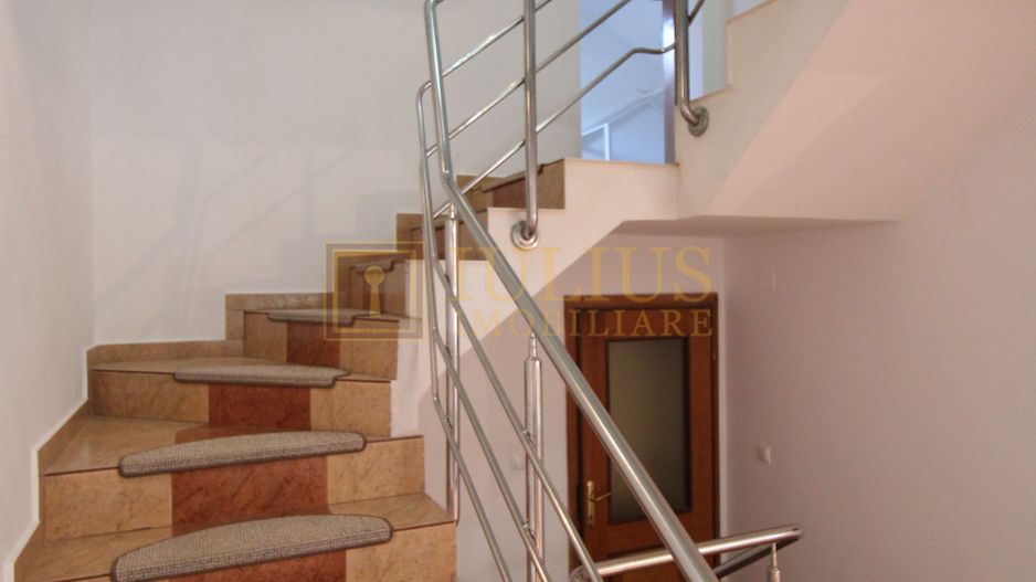 Casa in Blascovici, 5 camere + 3 bai, centrala proprie - Poză 9