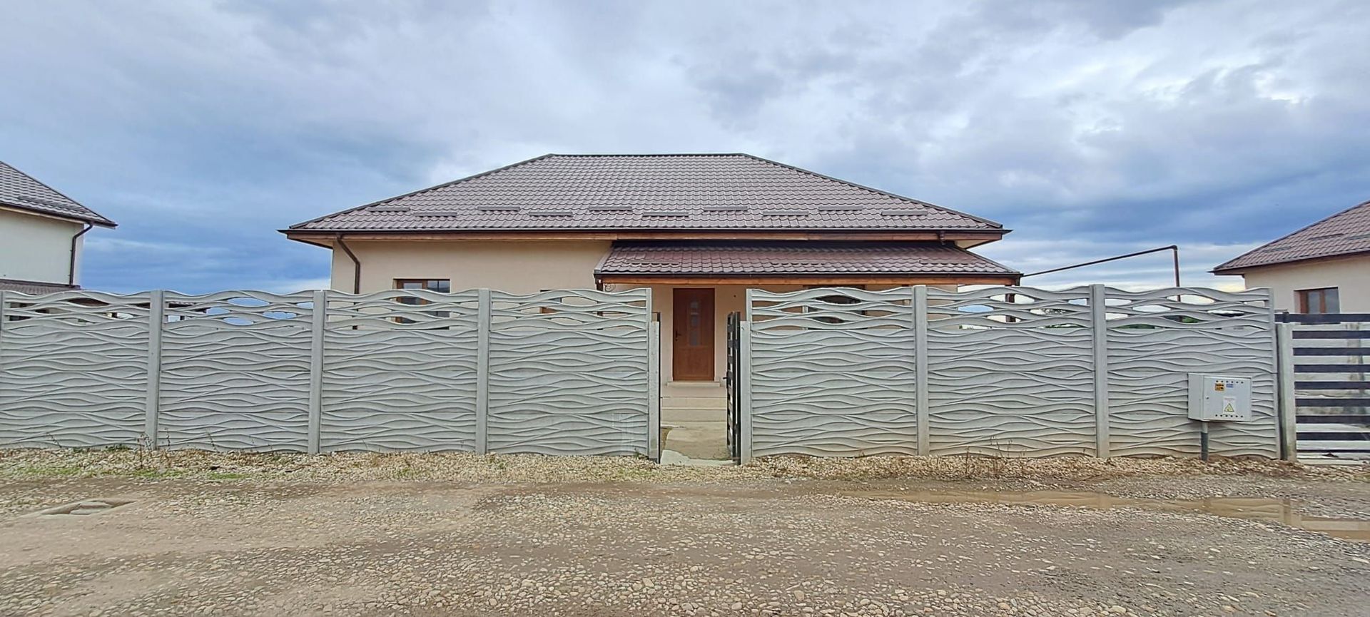 Dragomiresti Deal, casa finalizata, 4 camere, teren 436 mp, utilitati - Poză 1