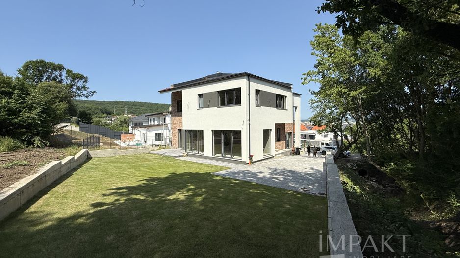 Case cuplate la liziera padurii , ideale pentru 2 familii ! - Poză 37