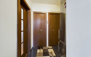 Apartament cu 2 camere renovat modern în Grădiște - Poză 2