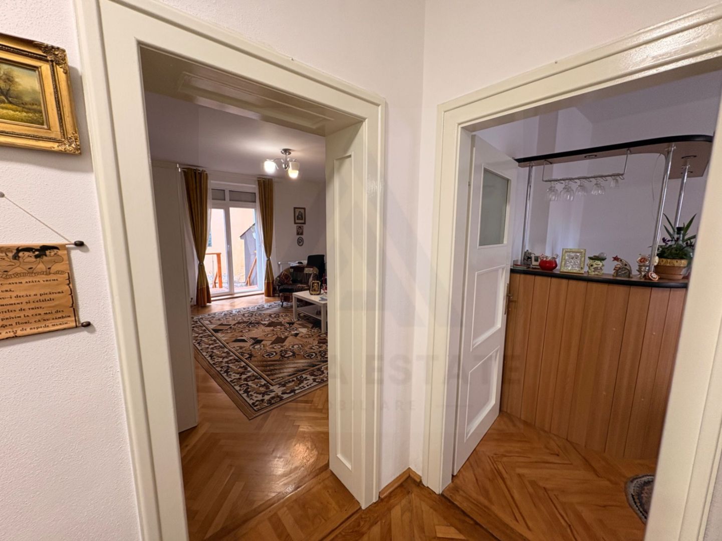 Apartament decomandat 70 mp utili 2 bai pivnita si curte 58 mp Central - Poză 4