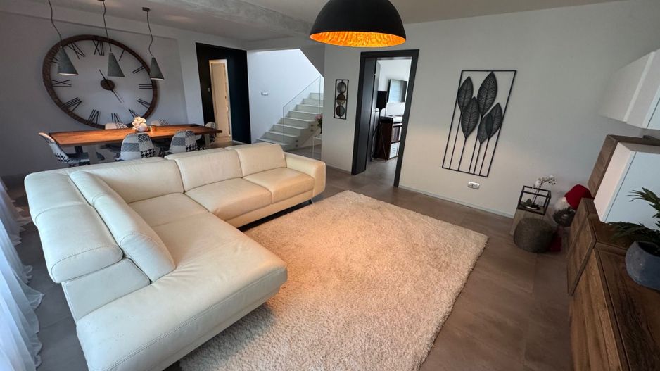 Vila de LUX Tunari, 214m2 utili, 600 curte - Poză 8