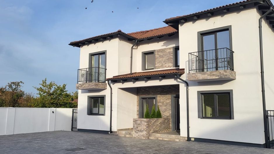 1\2 Duplex Utvin P+E,5 Camere,2 Bai,Toate Utilitatile - Poză 1