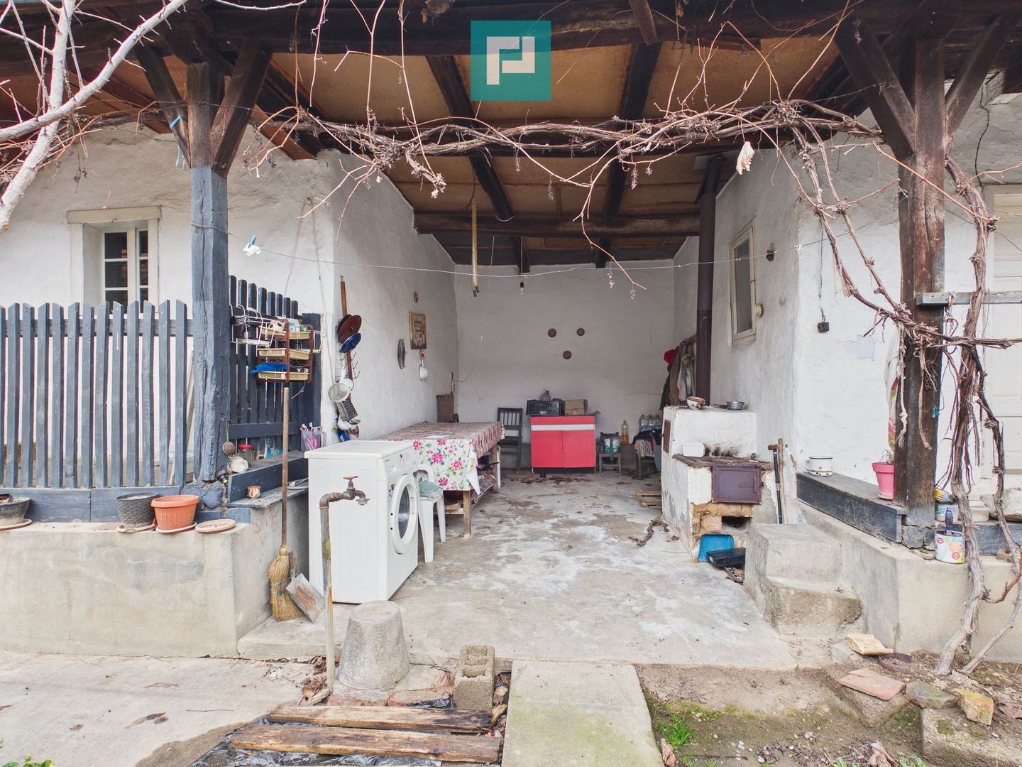 Casă cu 2 corpuri și 4 camere în Tauț - Poză 8