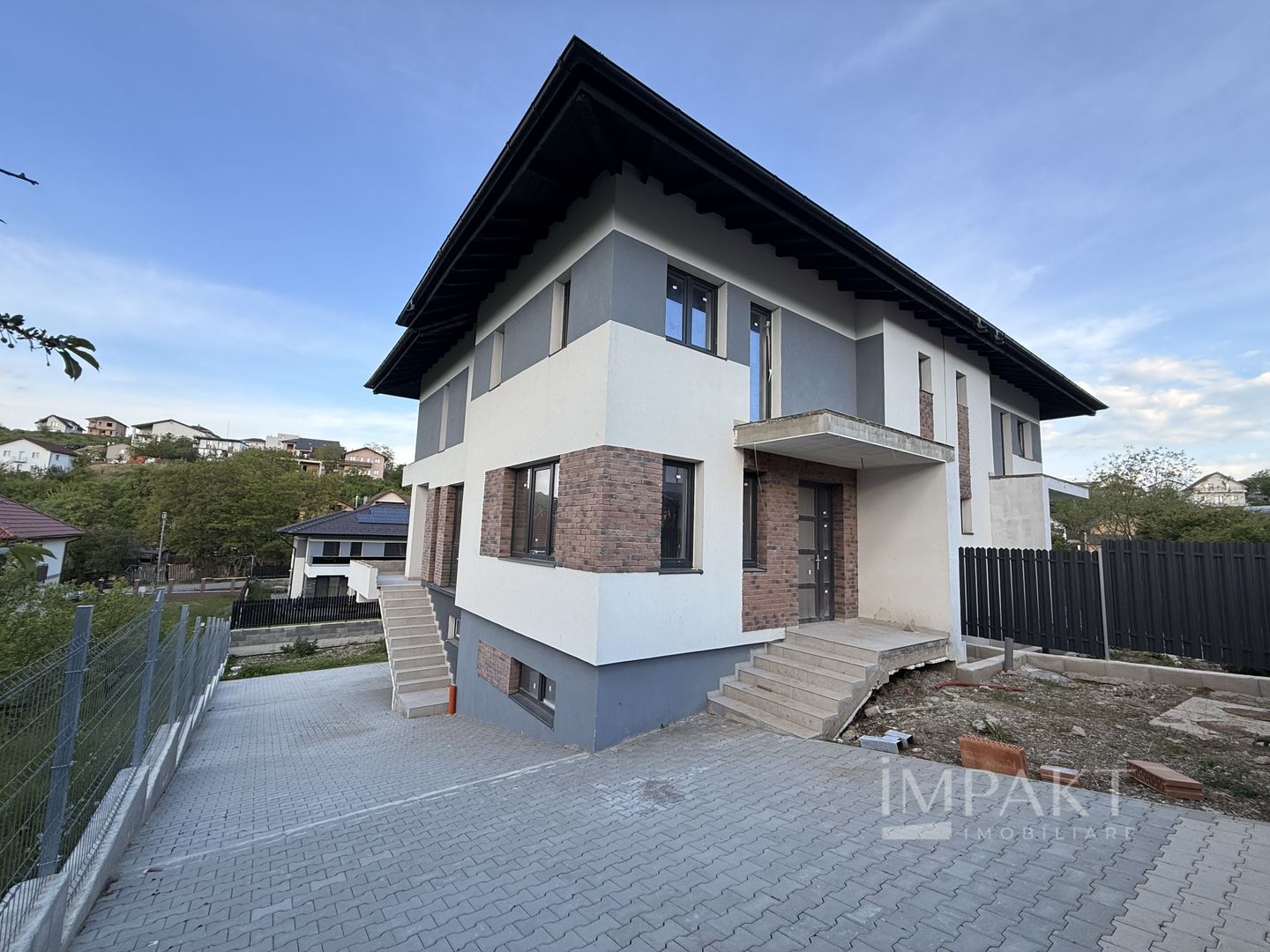 Casa cuplata cu garaj dublu, in Dezmir! - Poză 2