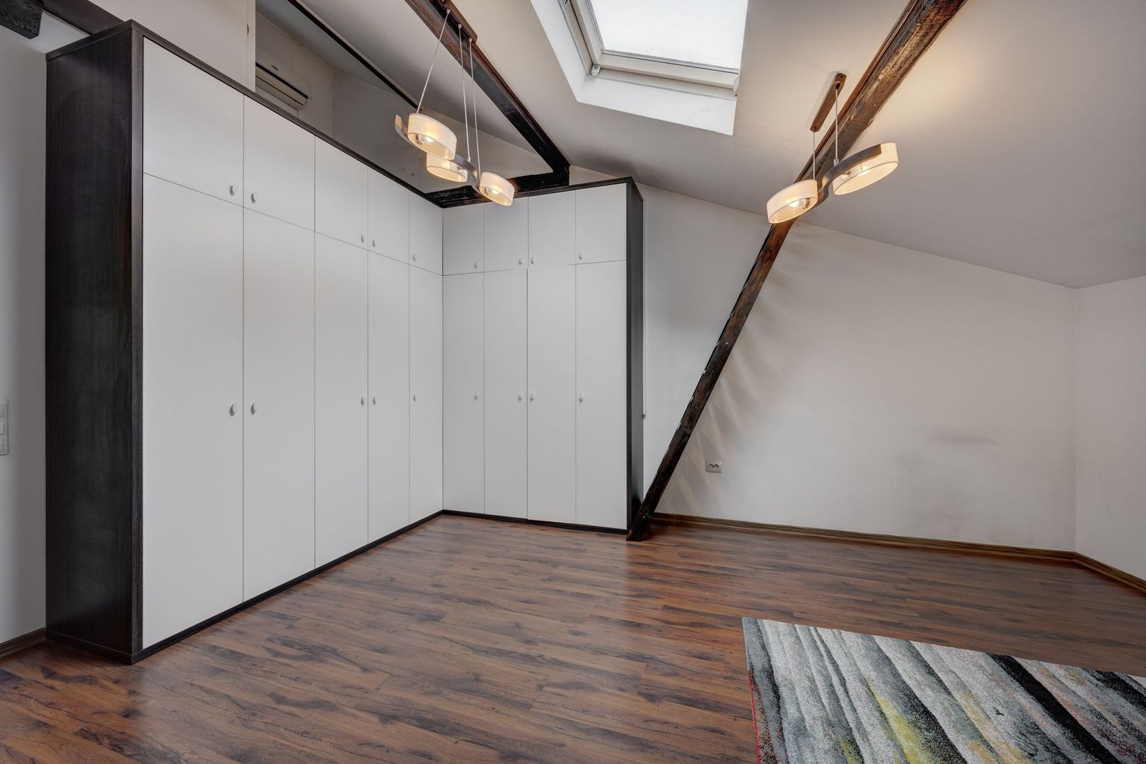 2 Apartamente  in Vila 5 Cam Metrou Basarab Gara de Nord - Poză 32