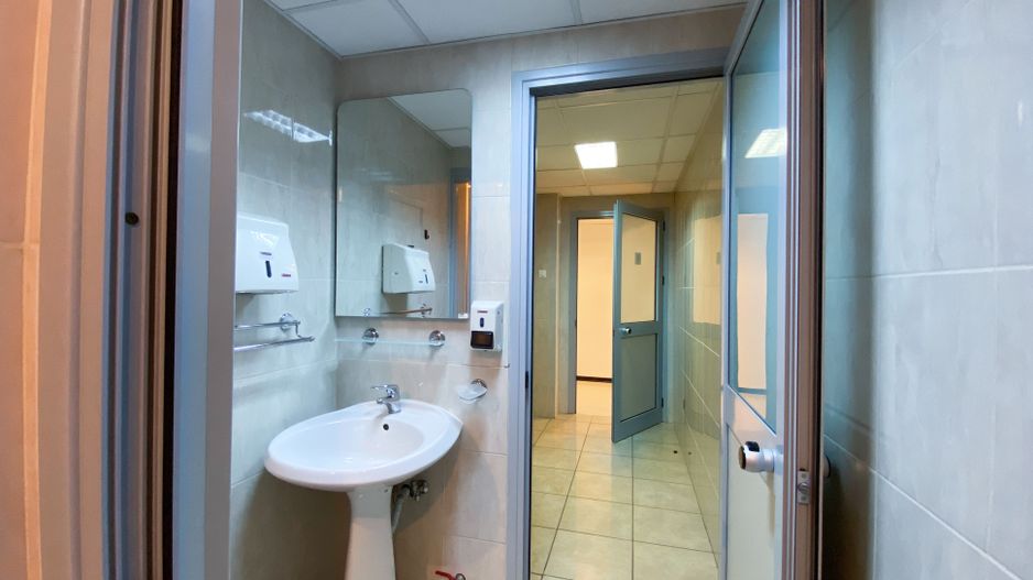 Cladire cu functiuni mixte - Poză 16