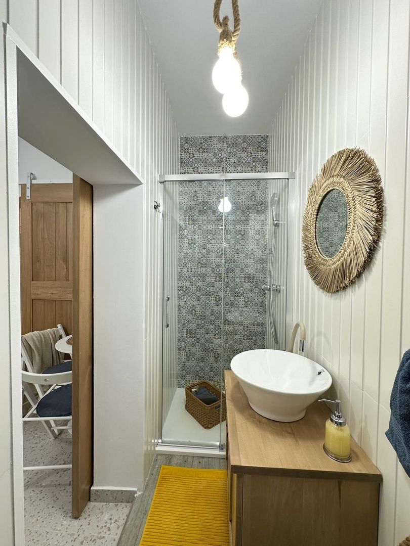 Imobil cu destinatii multiple- 6 apartamente - Poză 38