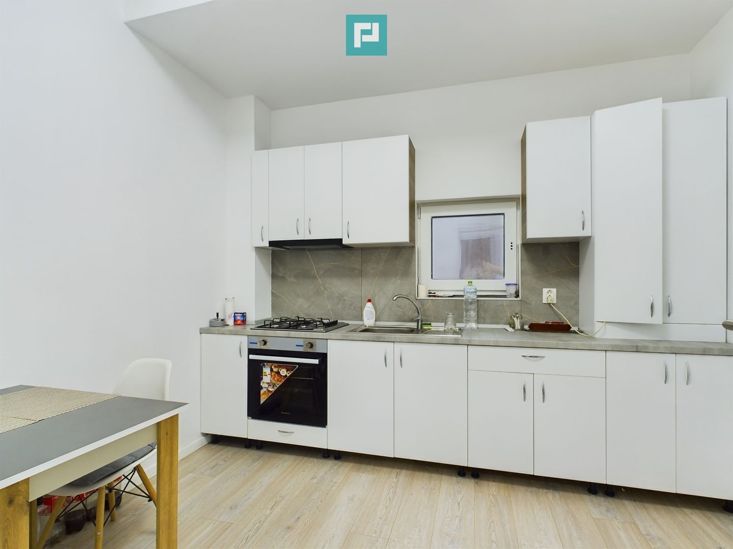 Apartament cu 8 locuri de parcare in Giroc - Poză 5