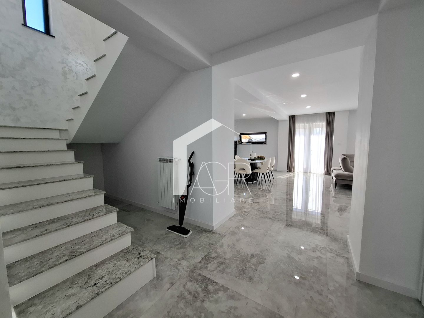 Vila cu 5 camere de vanzare, Strejnicu - Poză 9