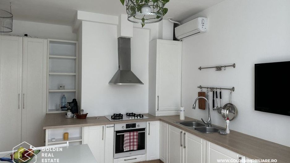 Apartament de lux pe Bulevardul  Revolutiei, 2 camere, parcare inclusa - Poză 2