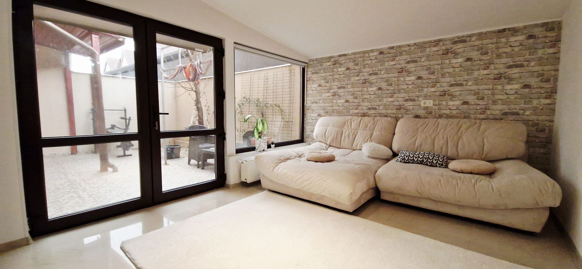 Apartament 3 camere | Curte proprie | 2 locuri parcare - Poză 1