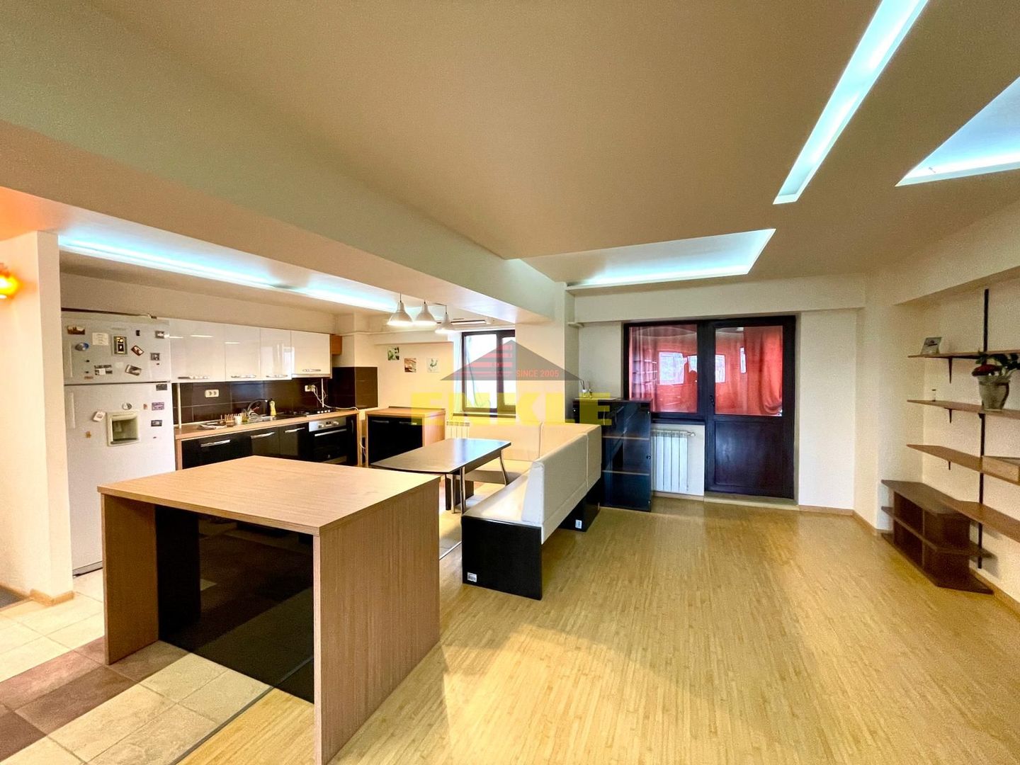 De vanzare apartament 4 camere, zona ultracentrala - Poză 3