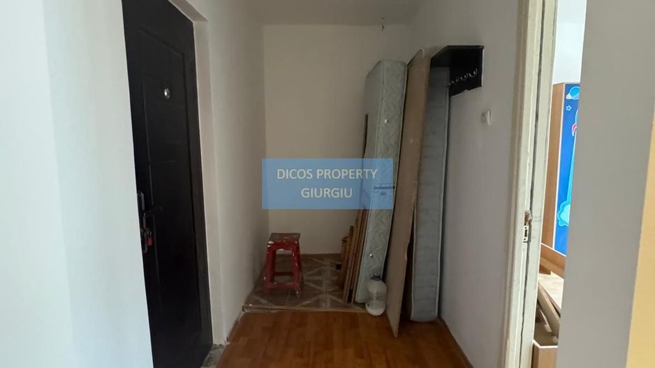 Apartament 3 camere de vânzare – Tineretului, zona Biserică - Poză 2