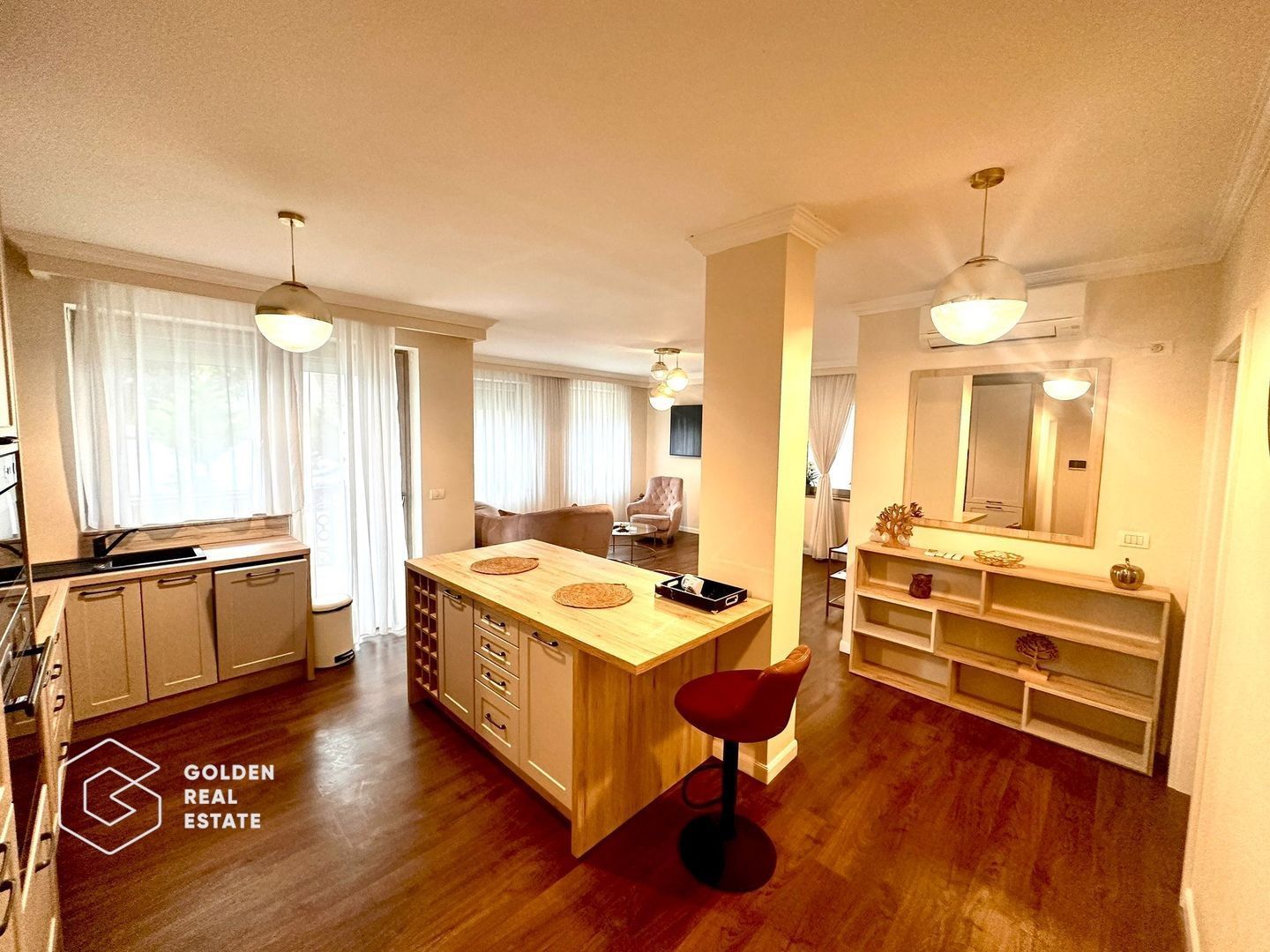 Apartament premium, zona Subcetate, 3 camere, 2 bai, loc parcare, sala, piscina - Poză 1