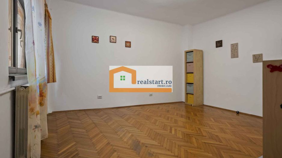 Langa Metrou, curte proprie 200mp, Garaj, 3 camere, centrala, pet friendly - Poză 9