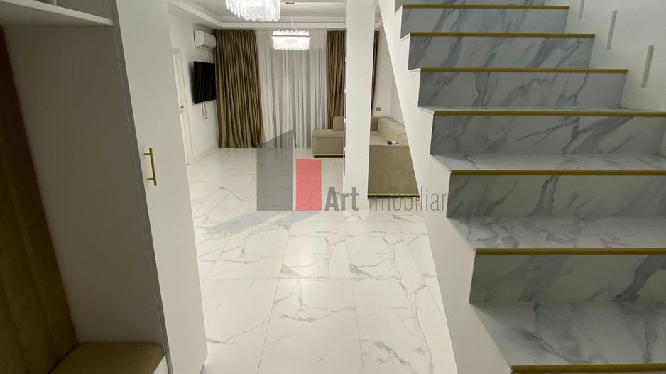 VILA SUPERBA DE VANZARE IN PIPERA - Poză 2