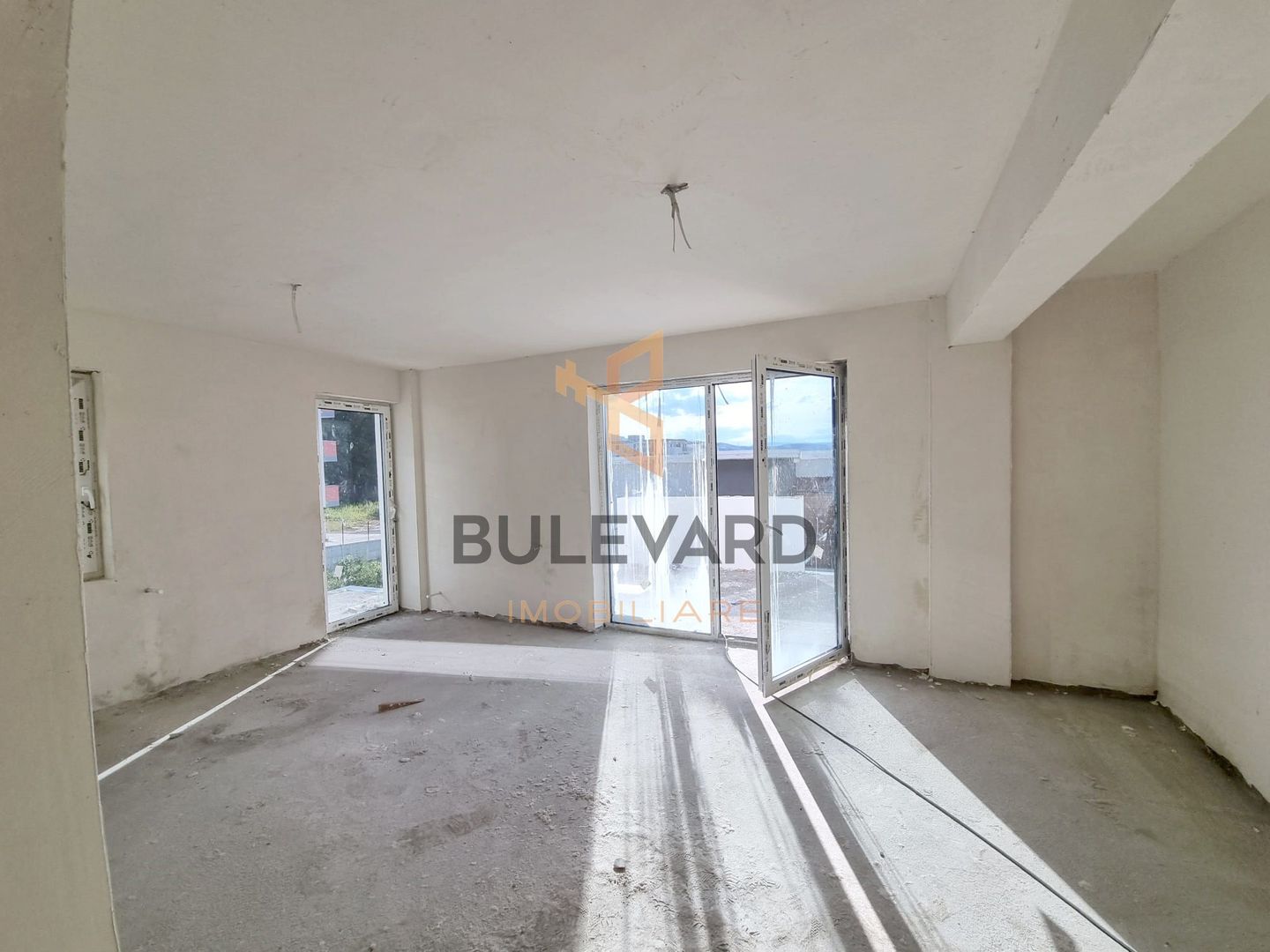 Apartament cu 2 camere + terasa de 12mp. zona strazii Sub Cetate! - Poză 2