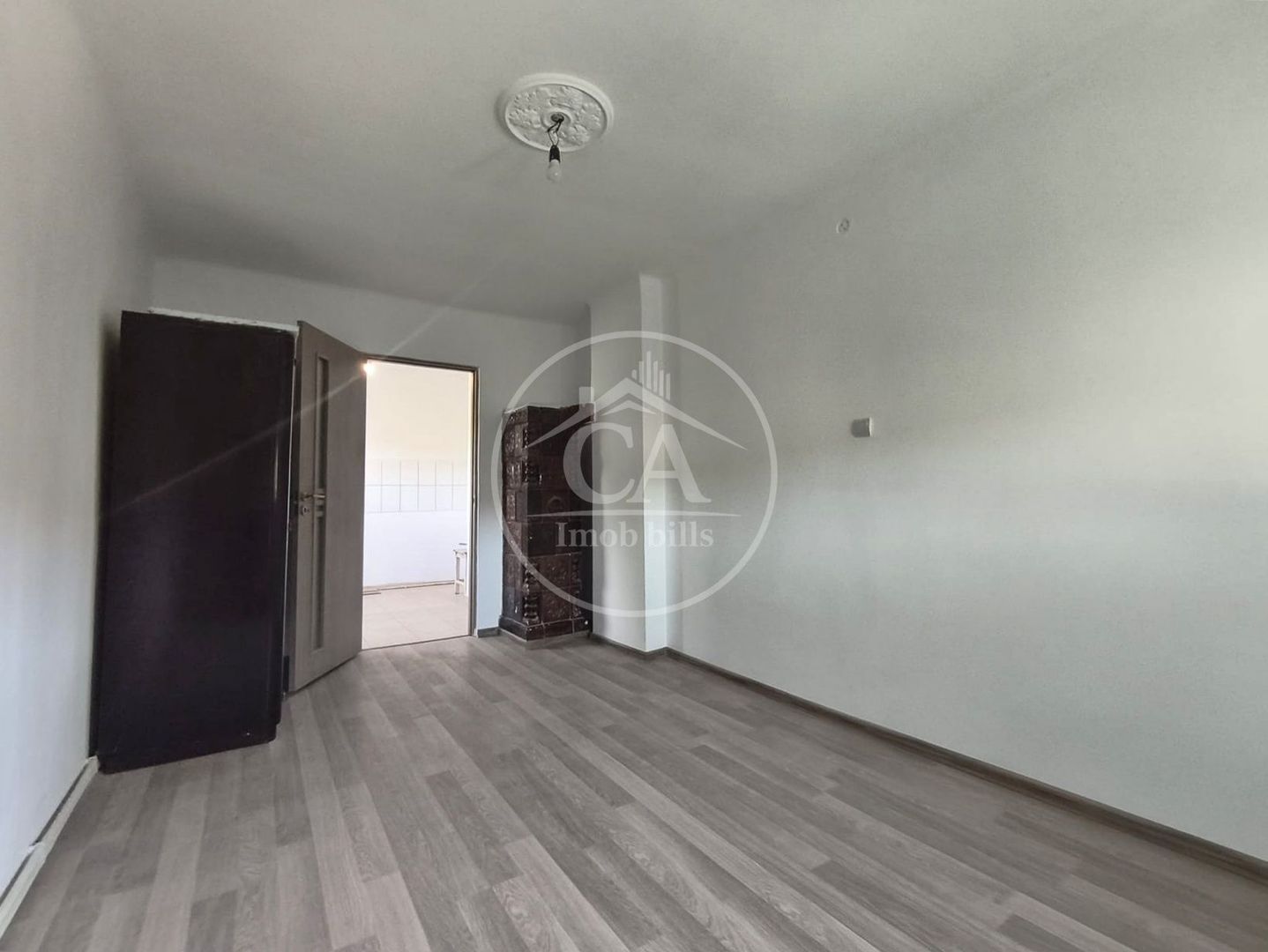Apartament de vanzare cu 2 camere si curte in zona Centrala, Otadeaa - Poză 3