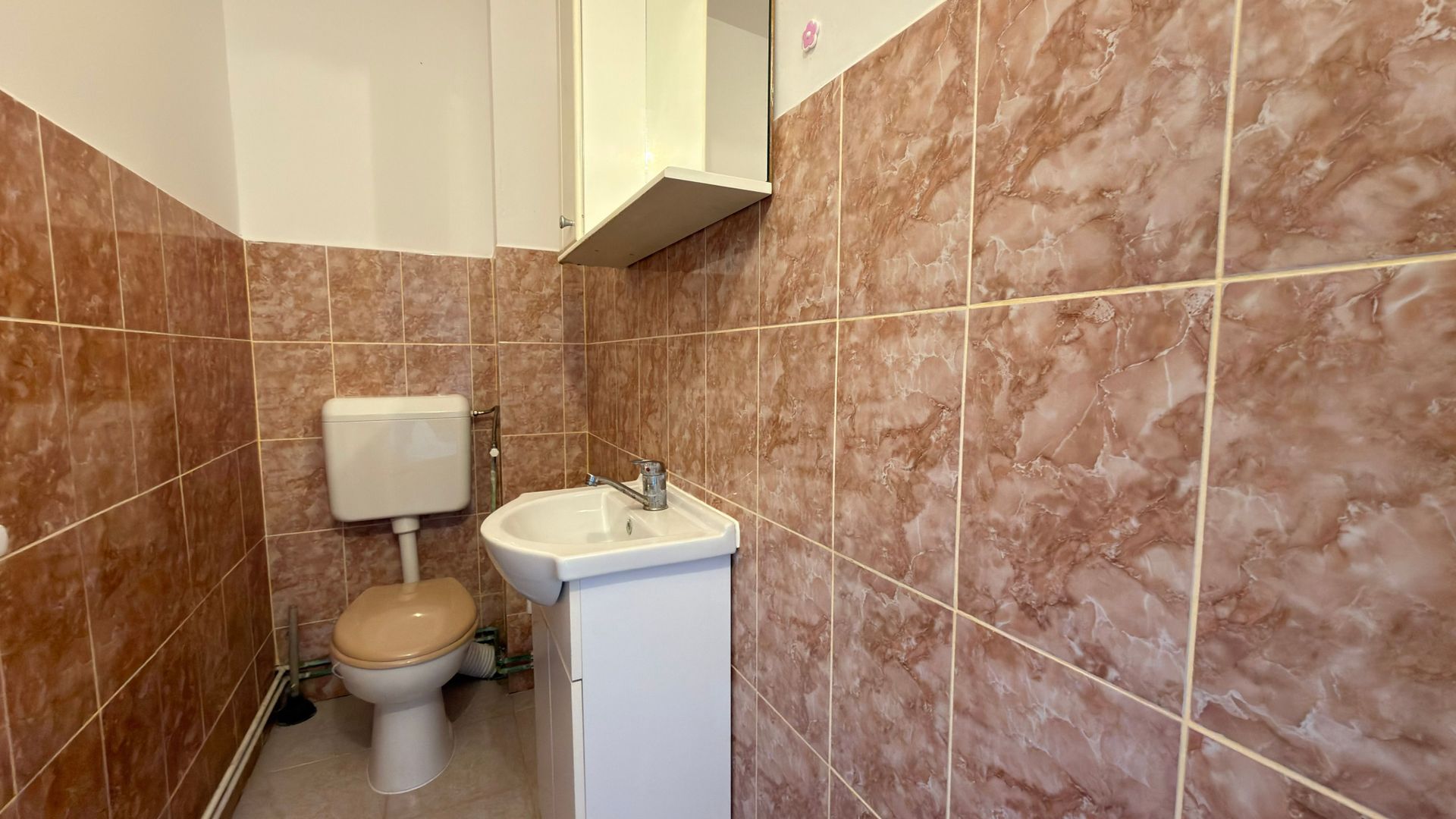 Apartament 3 camere MV1, Etaj IV / Str. Narcisei Nr.9 / Carei - Poză 9