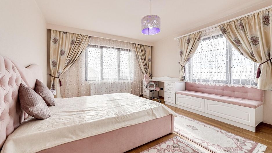 Vilă cu 7 camere de vânzare în zona Central - Poză 20