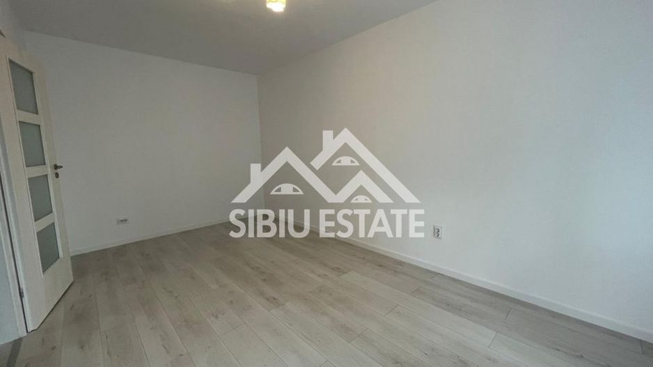 Apartament decomandat cu 2 camere, balcon, etaj 3, recent renovat, -Sibiu - Poză 16
