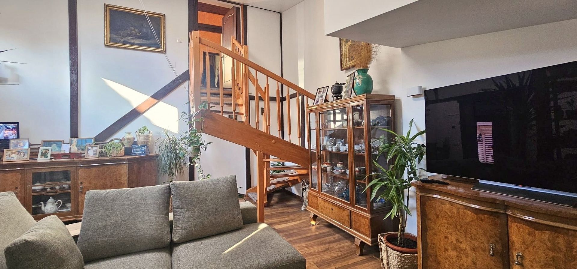 Vila 7 Camere - Str. Morii -Renovata 2024 - Teren 493 mp - Poză 3