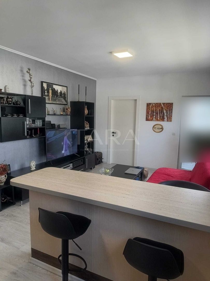Apartament 2 camere, 50 mp + logie, renovat, parcare cu CF. - Poză 3