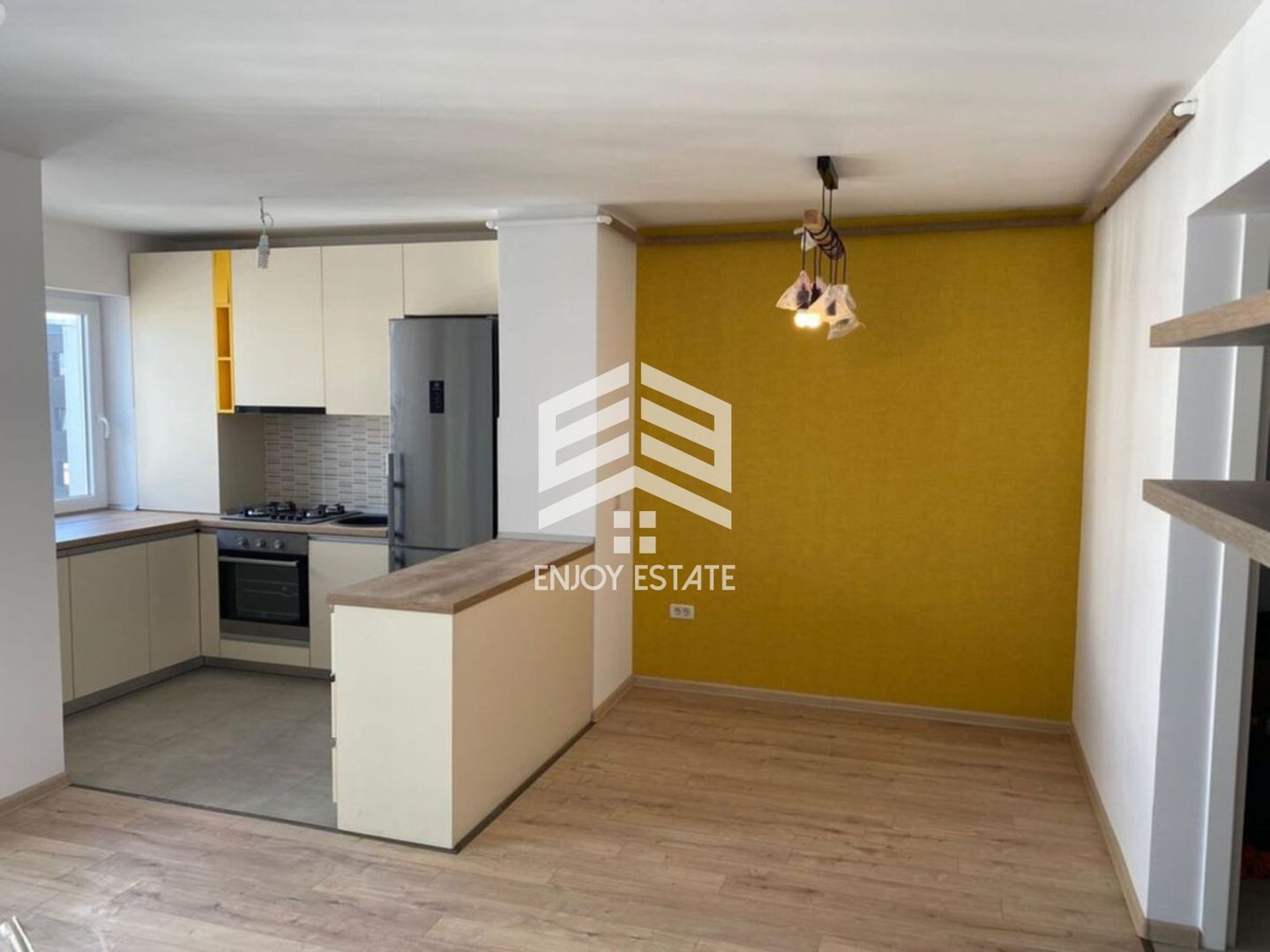 Apartament open space, etaj superior, boxa inclusa - Poză 1