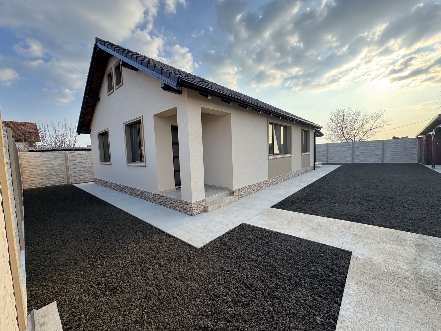 Casa Individuala Parter,Sanmihaiu Roman,3 Camere,Toate Utilitatile - Poză 1