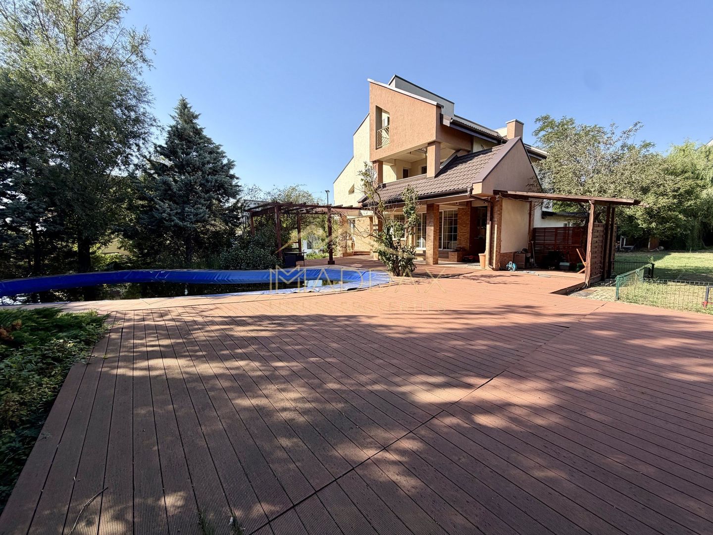 Vila cu 6 camere *485 mpc // *1.670mp teren* // 8 locuri parcare // Sisești - Poză 1