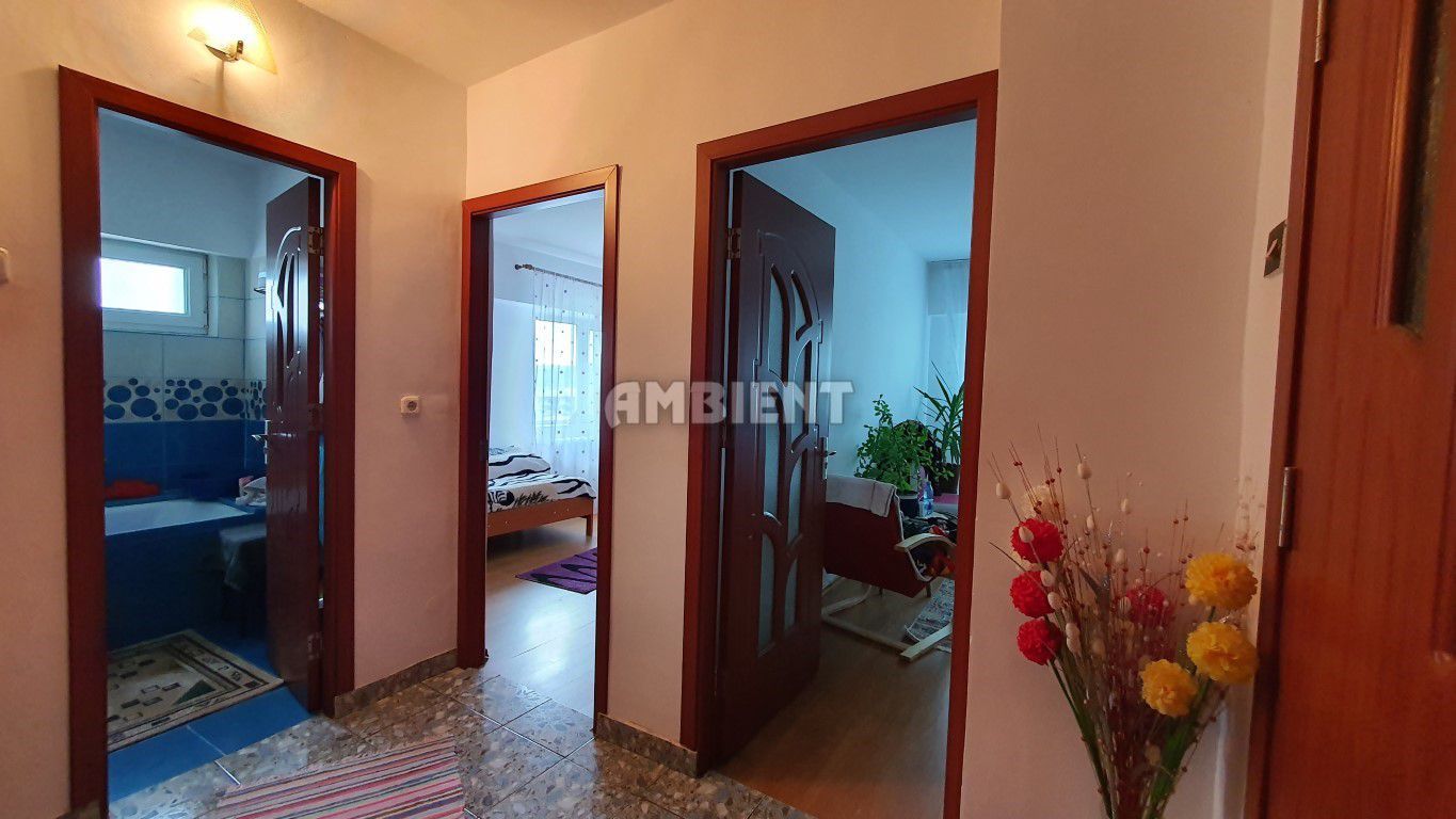 Apartament 3 camere, etaj 7, decomandat, zona TRAIAN - BCR; - Poză 2