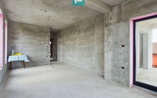 Vilă modernă pe 3 niveluri la gri în Poltura - Poză 23